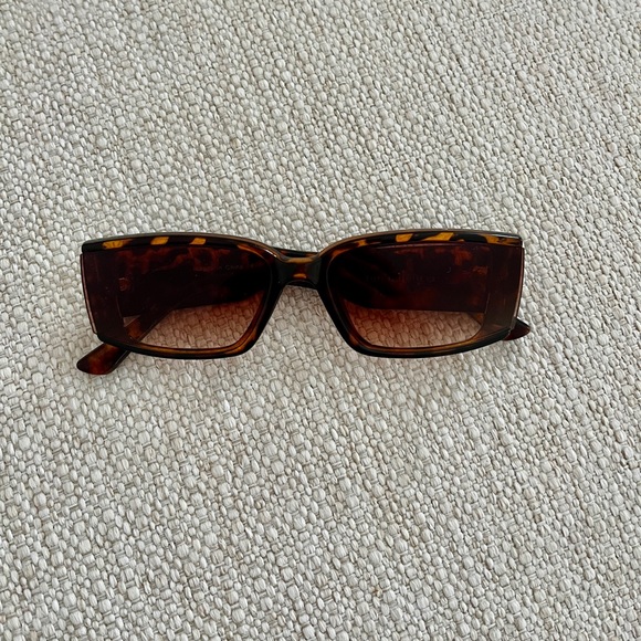 Tortoise Shell Rectangular Sunglasses - Picture 2 of 4